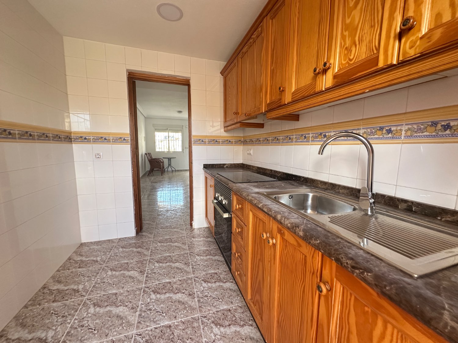 Duplex in Villamartin with 3 bedrooms, 2 bathrooms, driveway and communal pool!