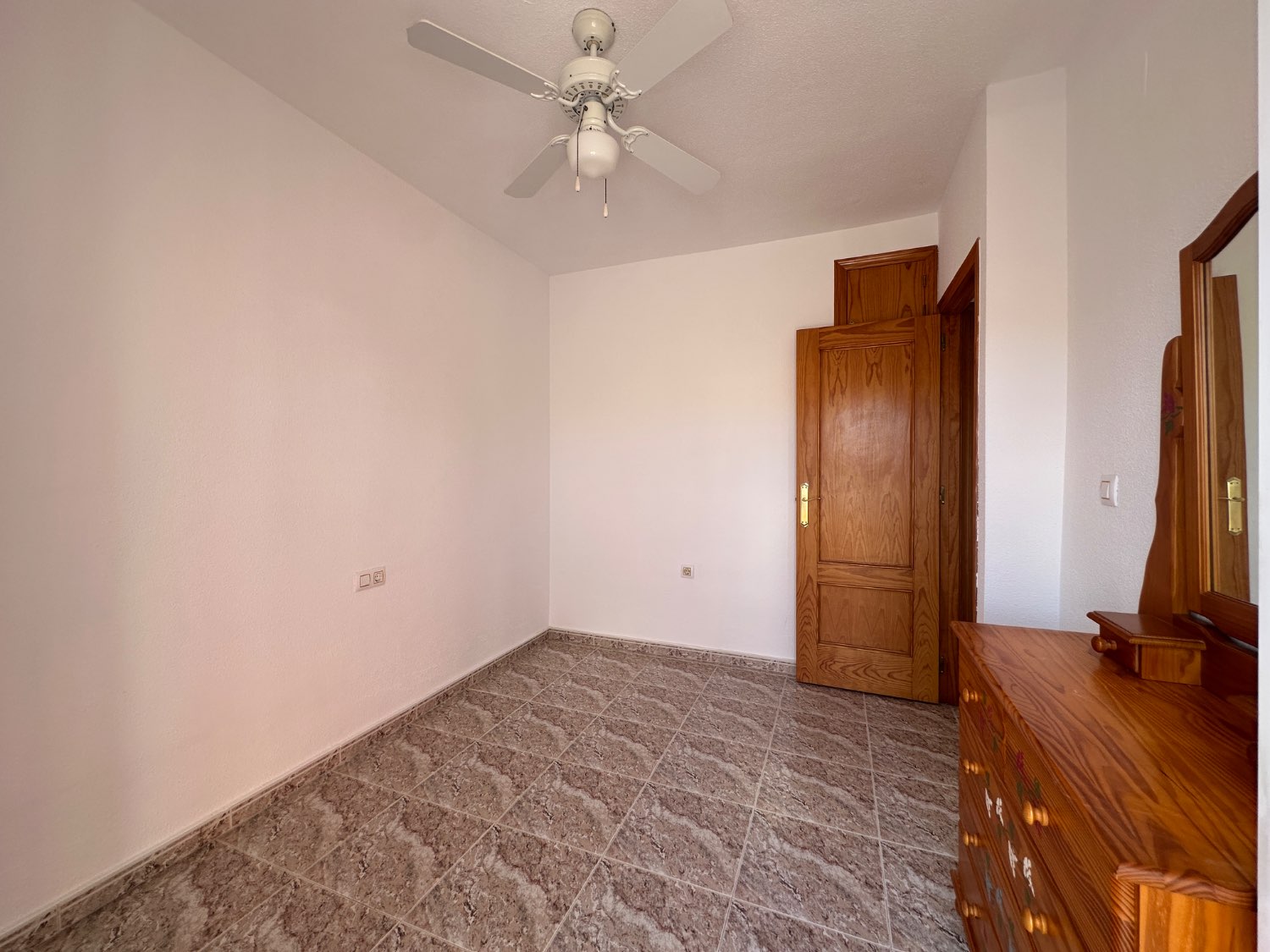 Duplex en las filipinas ( villamartin ) con 3 dormitorios , 2 baños , entrada para coche y piscina comunitaria !