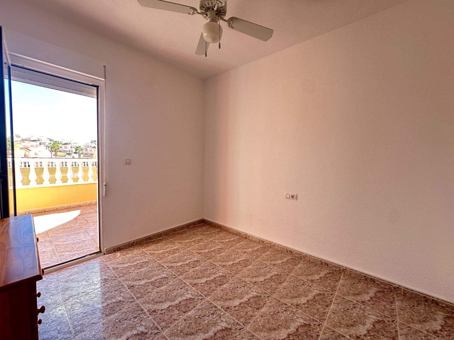 Duplex in Villamartin with 3 bedrooms, 2 bathrooms, driveway and communal pool!