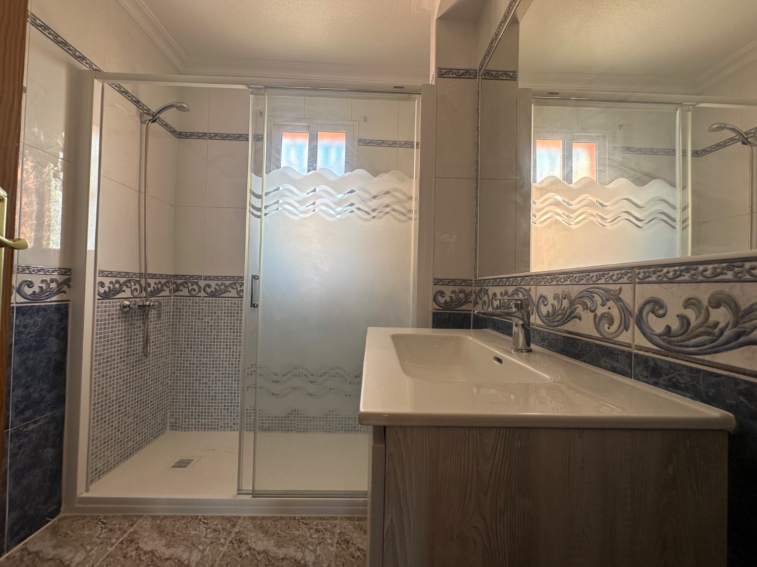 Duplex en las filipinas ( villamartin ) con 3 dormitorios , 2 baños , entrada para coche y piscina comunitaria !