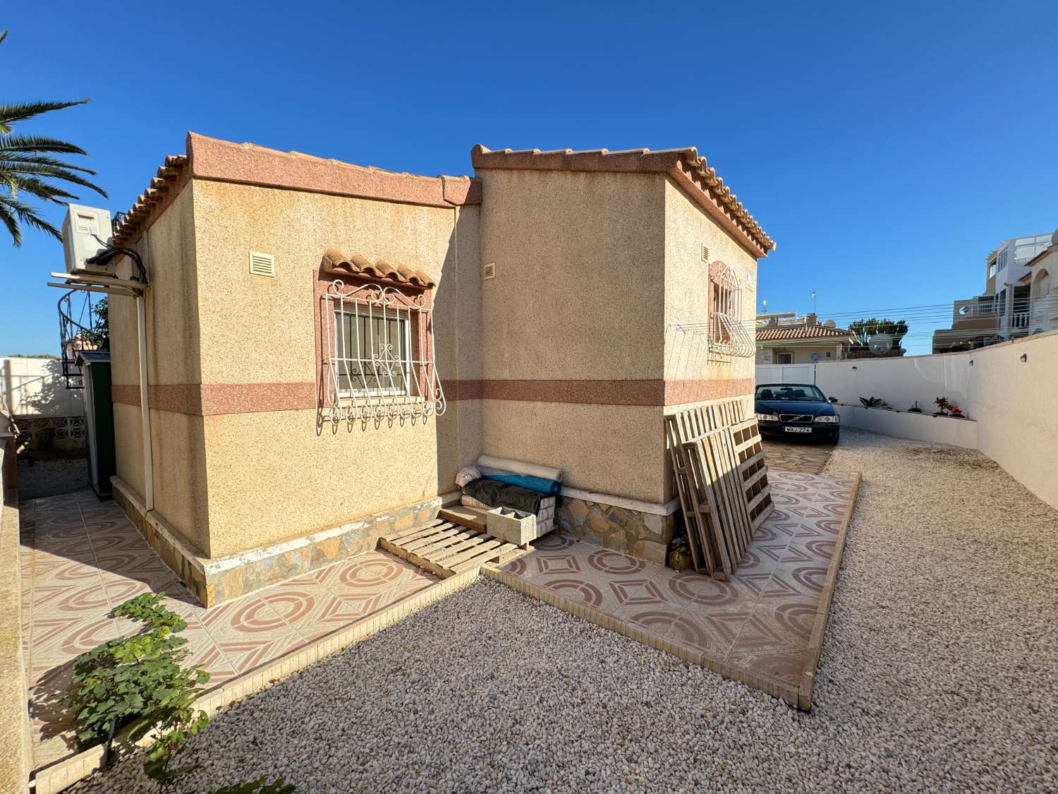 Charming house with lovely patio in La Florida