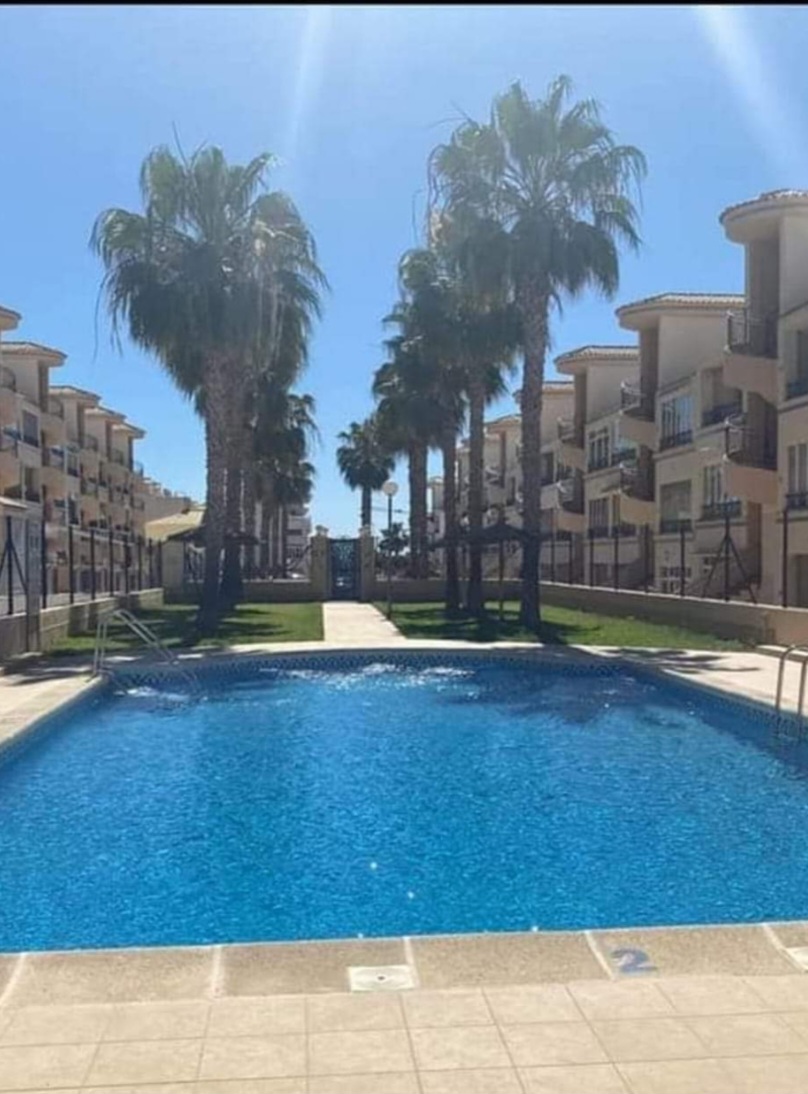 apartamento en planta baja  de 2 dormitorios situado en los altos de Orihuela costa