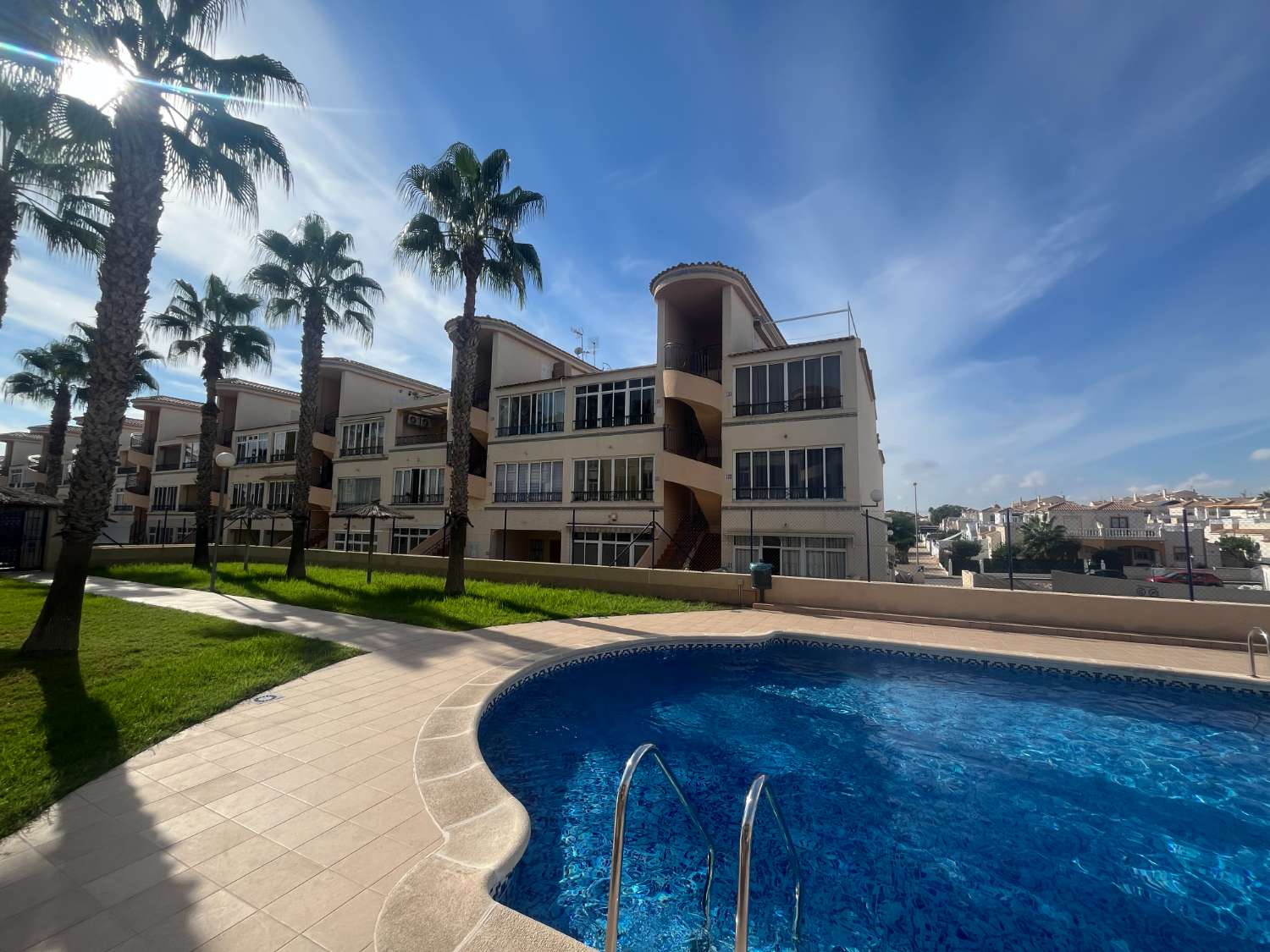 apartamento en planta baja  de 2 dormitorios situado en los altos de Orihuela costa