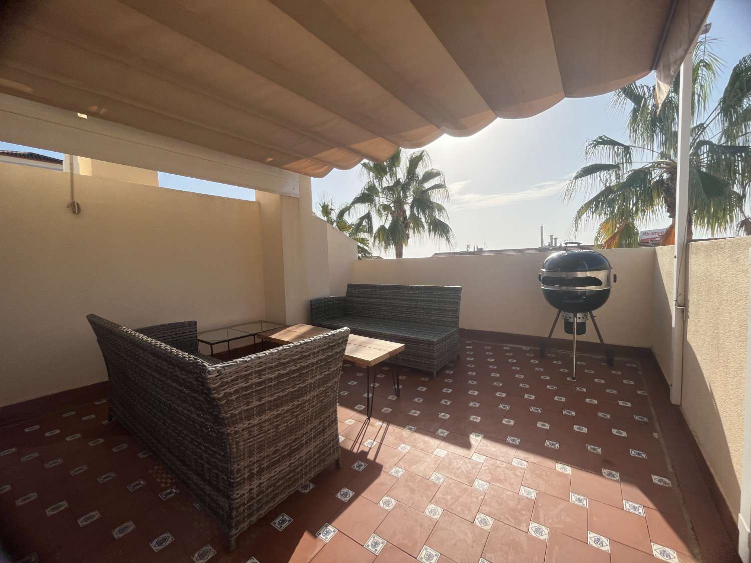 Apartamento moderno con bonita terraza en la azotea, ¡perfecto para el entretenimiento!