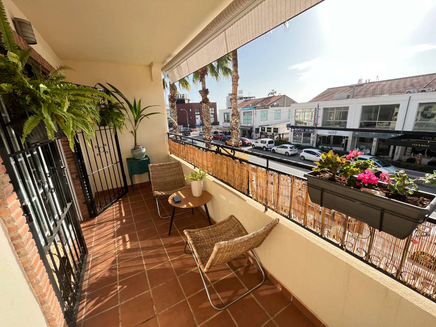 Modern Apartment with Pretty Roof Terrace—Perfect for Entertaining!