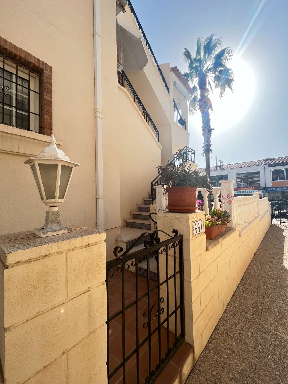 Apartamento moderno con bonita terraza en la azotea, ¡perfecto para el entretenimiento!