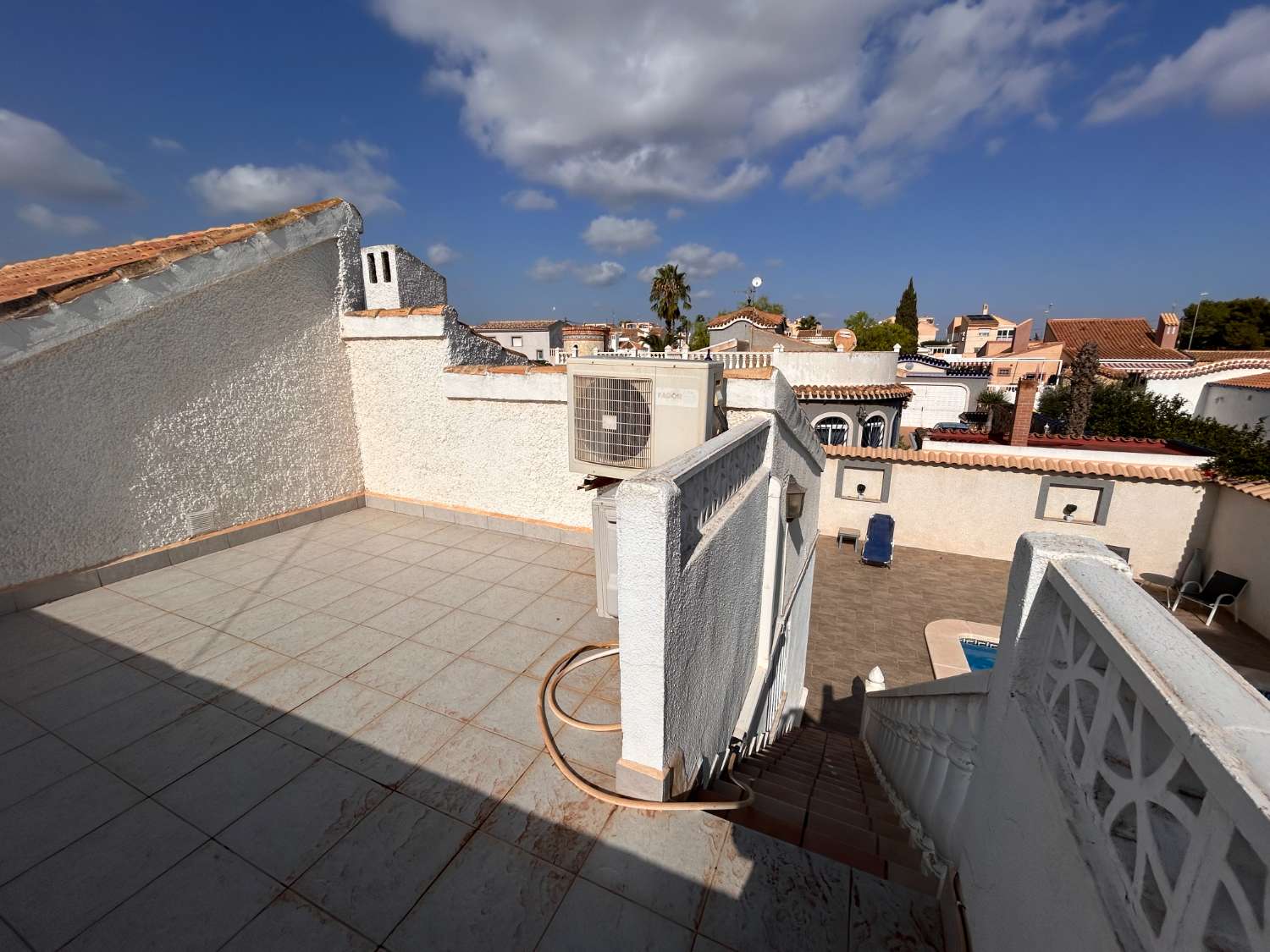 Espaciosa casa de 4 dormitorios con piscina privada y gran espacio al aire libre