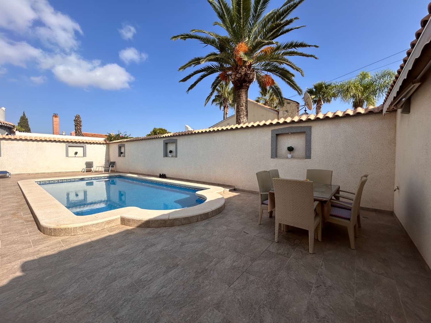 Espaciosa casa de 4 dormitorios con piscina privada y gran espacio al aire libre