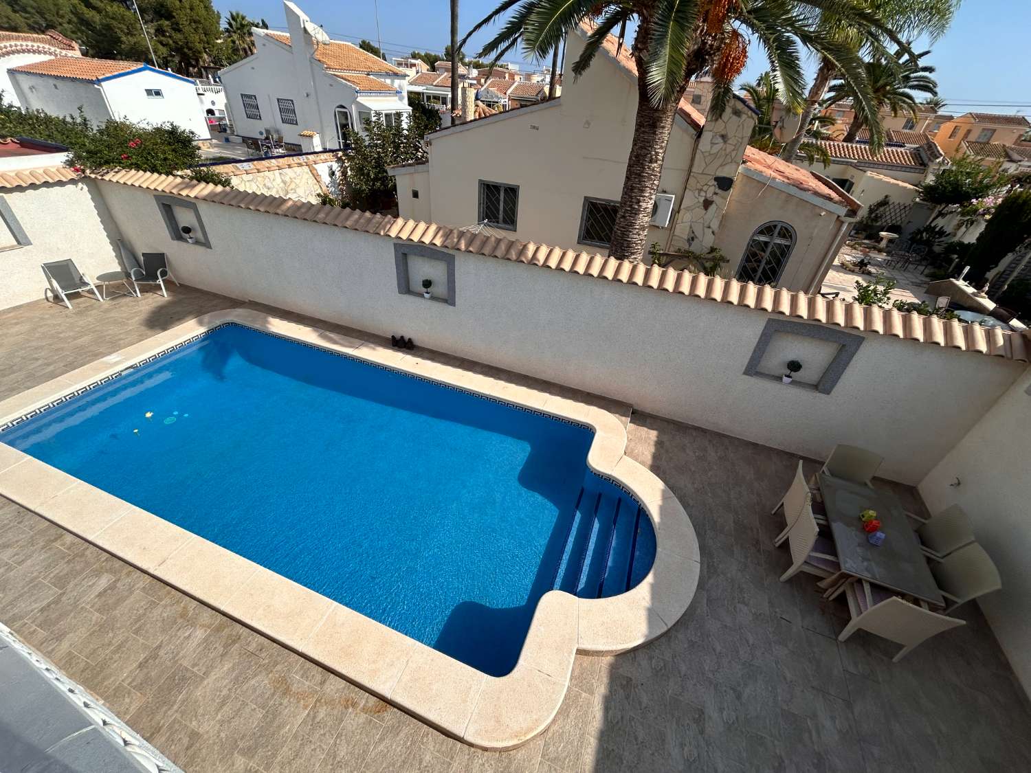 Espaciosa casa de 4 dormitorios con piscina privada y gran espacio al aire libre