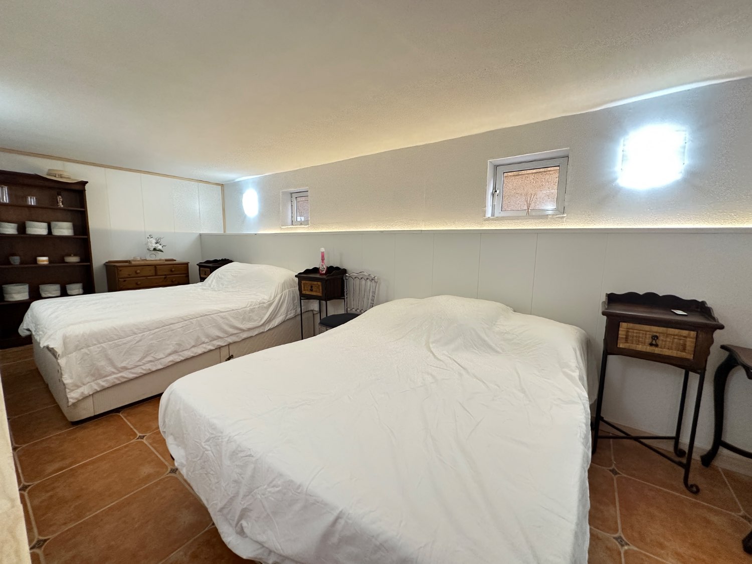 Duplex entièrement rénové dans la région de Los Altos avec 3 chambres, 3 salles de bains.