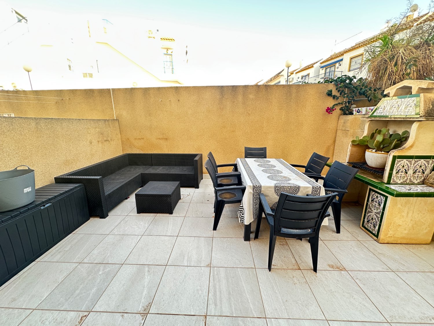 Fully renovated duplex in the area of Los Altos with 3 bedrooms, 3 bathrooms.