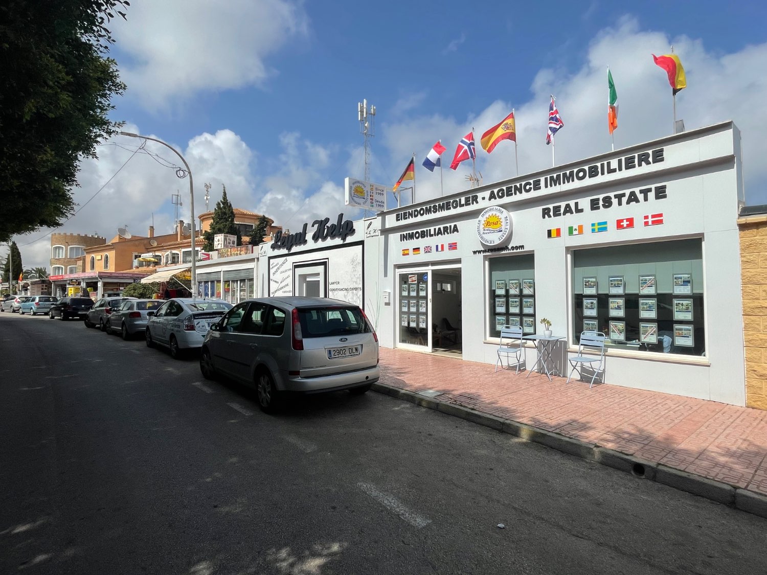 Appartement op de begane grond gelegen in La Florida (Orihuela Costa) met 2 slaapkamers, 1 badkamer en 2 gemeenschappelijke zwembaden