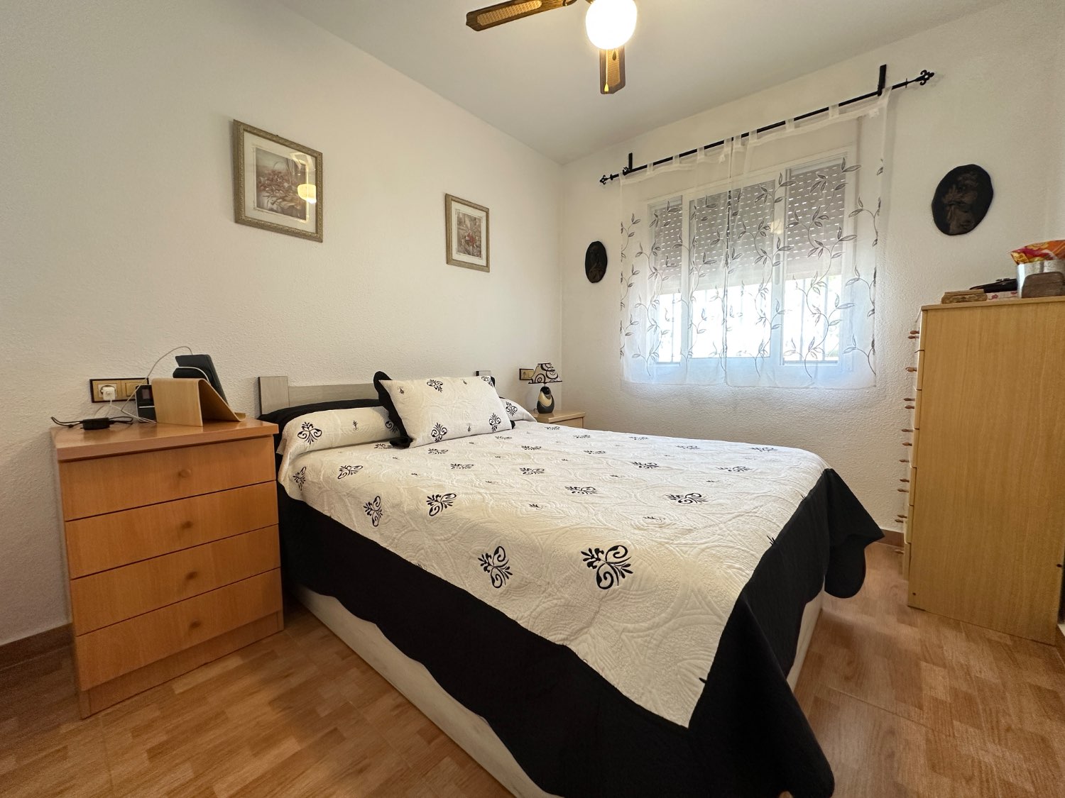 Appartement au rez-de-chaussée situé à La Florida (Orihuela Costa) avec 2 chambres, 1 salle de bain et 2 piscines communes