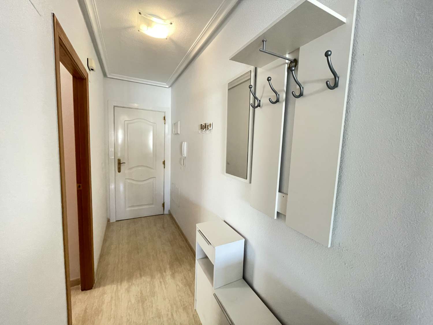 P-1499 Bonito apartamento en planta alta con 2 dormitorios y 1 baño.