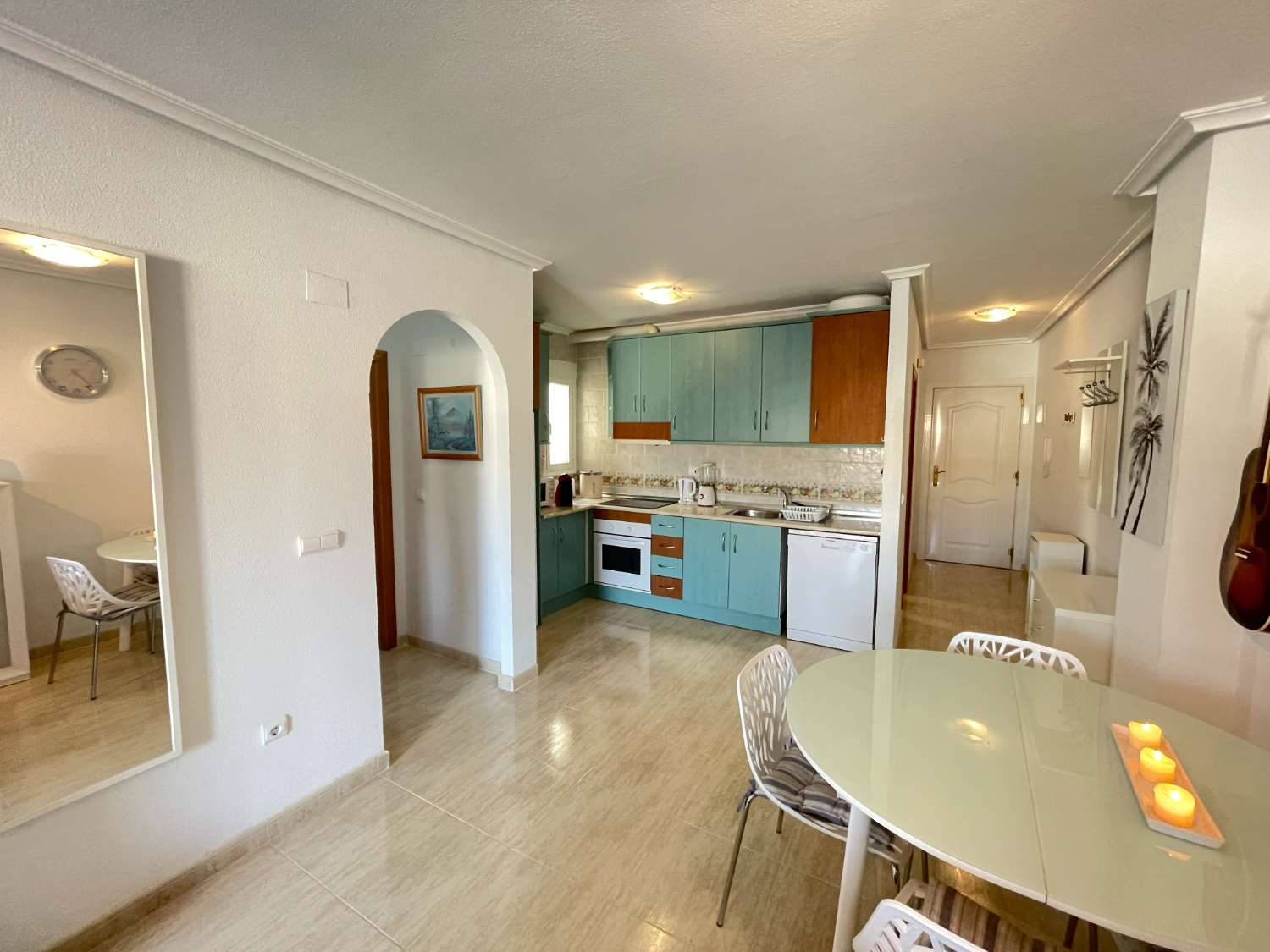 P-1499 Bonito apartamento en planta alta con 2 dormitorios y 1 baño.