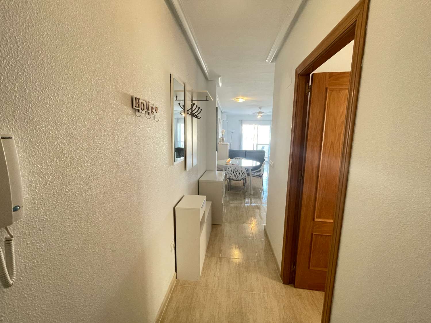 P-1499 Bonito apartamento en planta alta con 2 dormitorios y 1 baño.