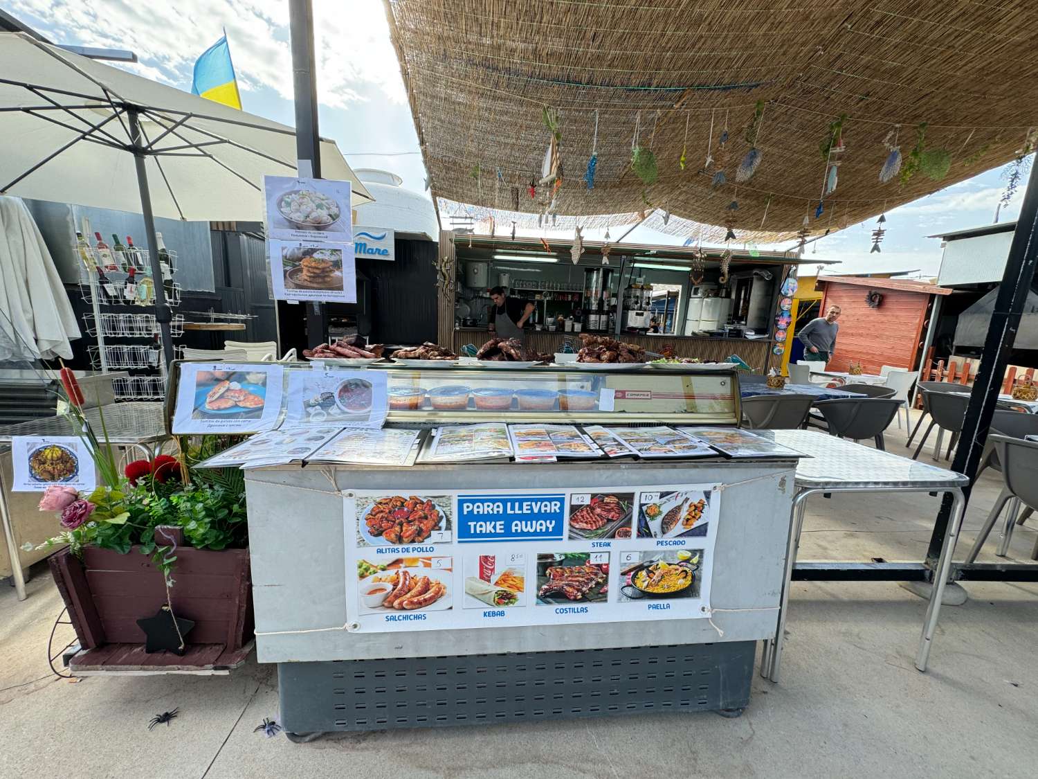 Café del Mare en el recinto del mercado dominical de Guardamar