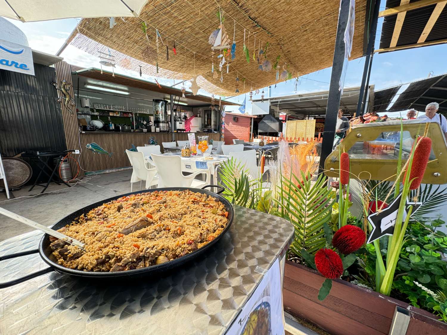 Café del Mare en el recinto del mercado dominical de Guardamar