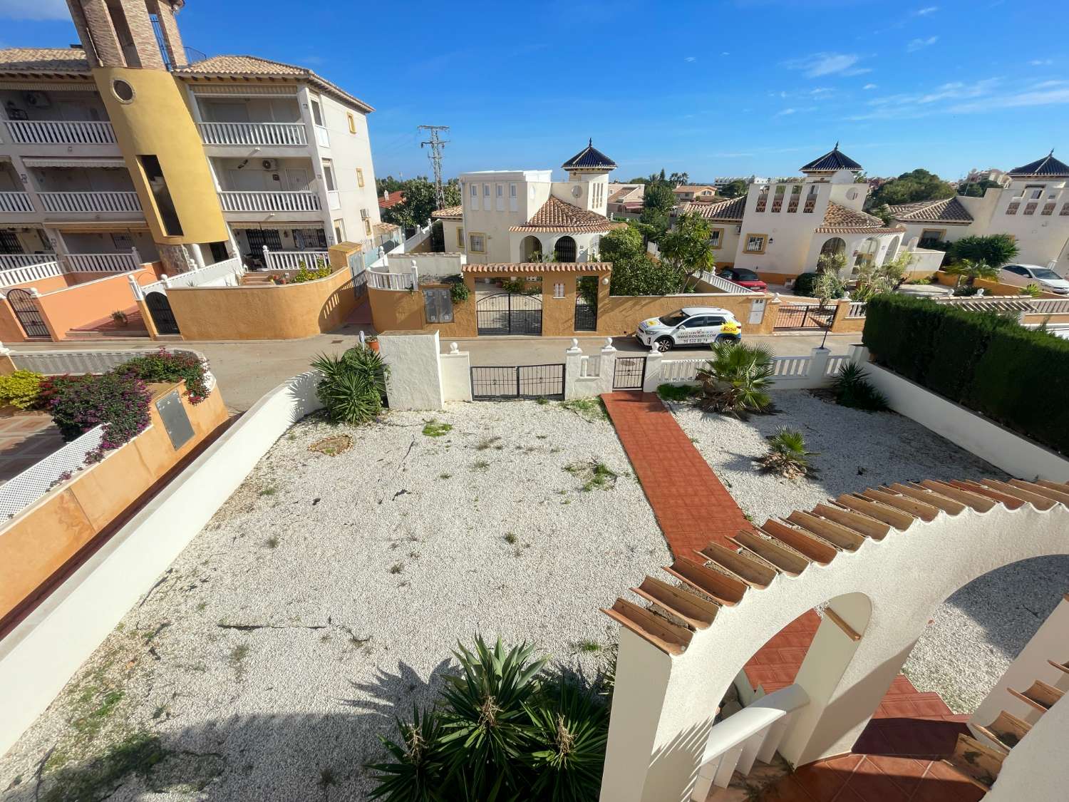 Villa de 3 dormitorios y 2 baños en Lomas de Cabo Roig.