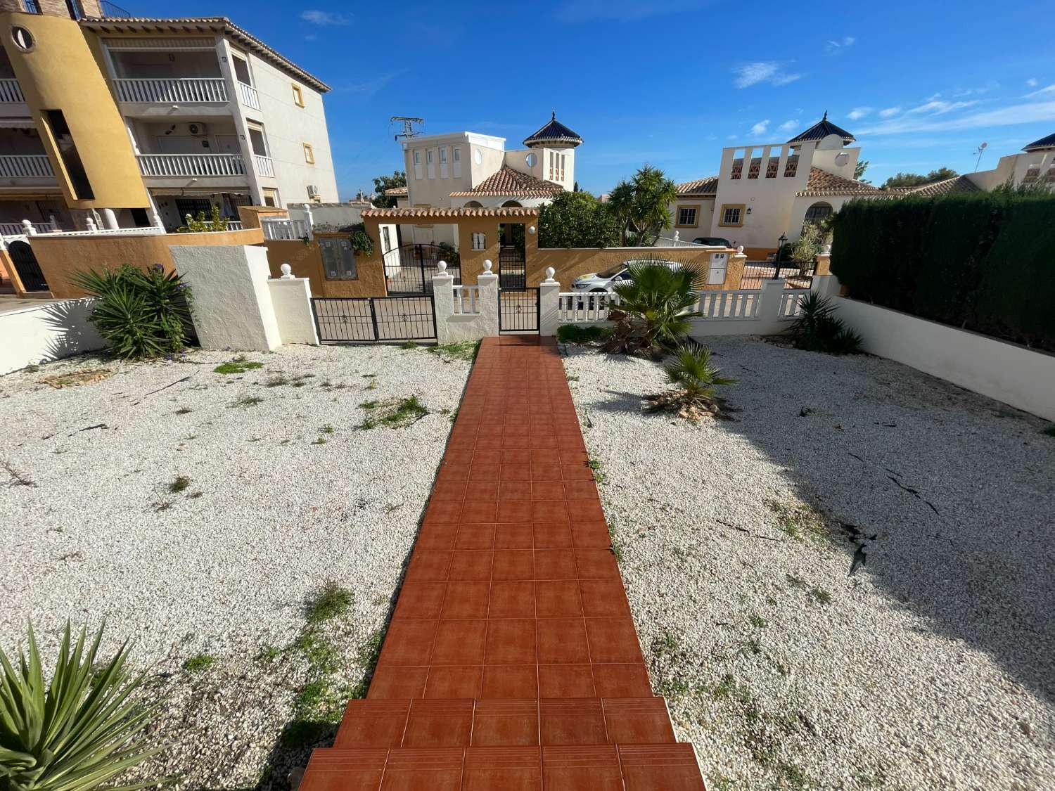 Villa de 3 dormitorios y 2 baños en Lomas de Cabo Roig.