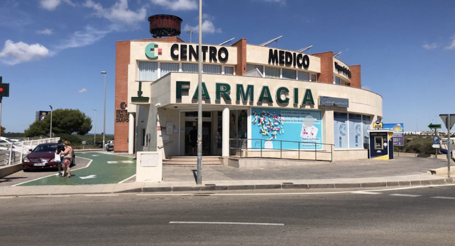 Villa de 3 dormitorios y 2 baños en Lomas de Cabo Roig.