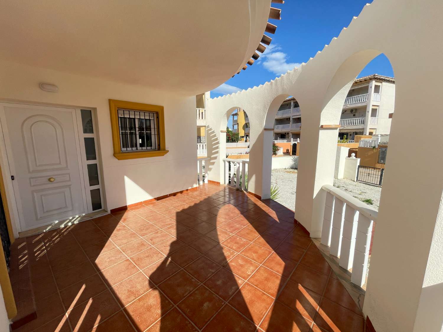 Villa de 3 dormitorios y 2 baños en Lomas de Cabo Roig.