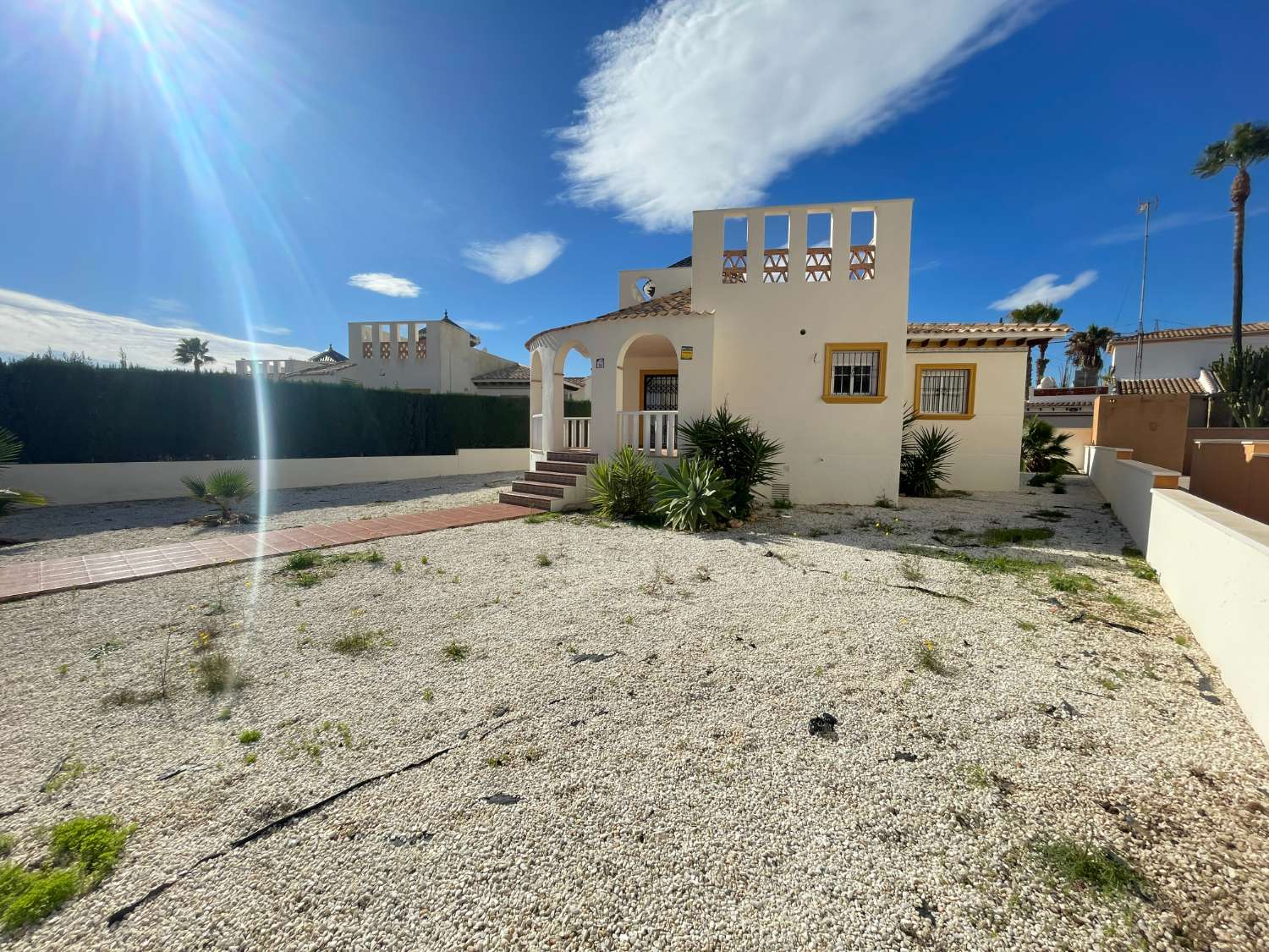 Villa de 3 dormitorios y 2 baños en Lomas de Cabo Roig.