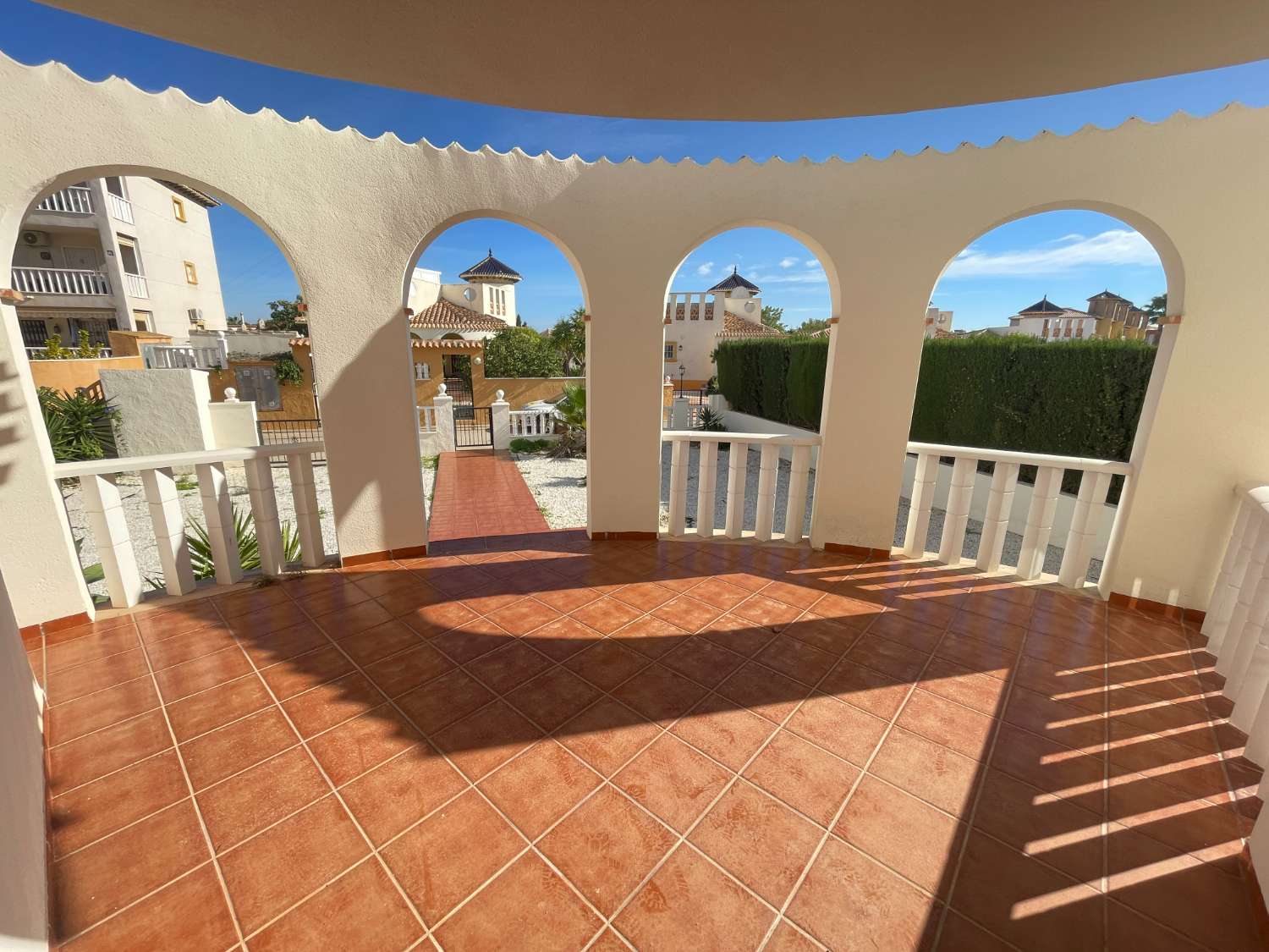 Villa de 3 dormitorios y 2 baños en Lomas de Cabo Roig.