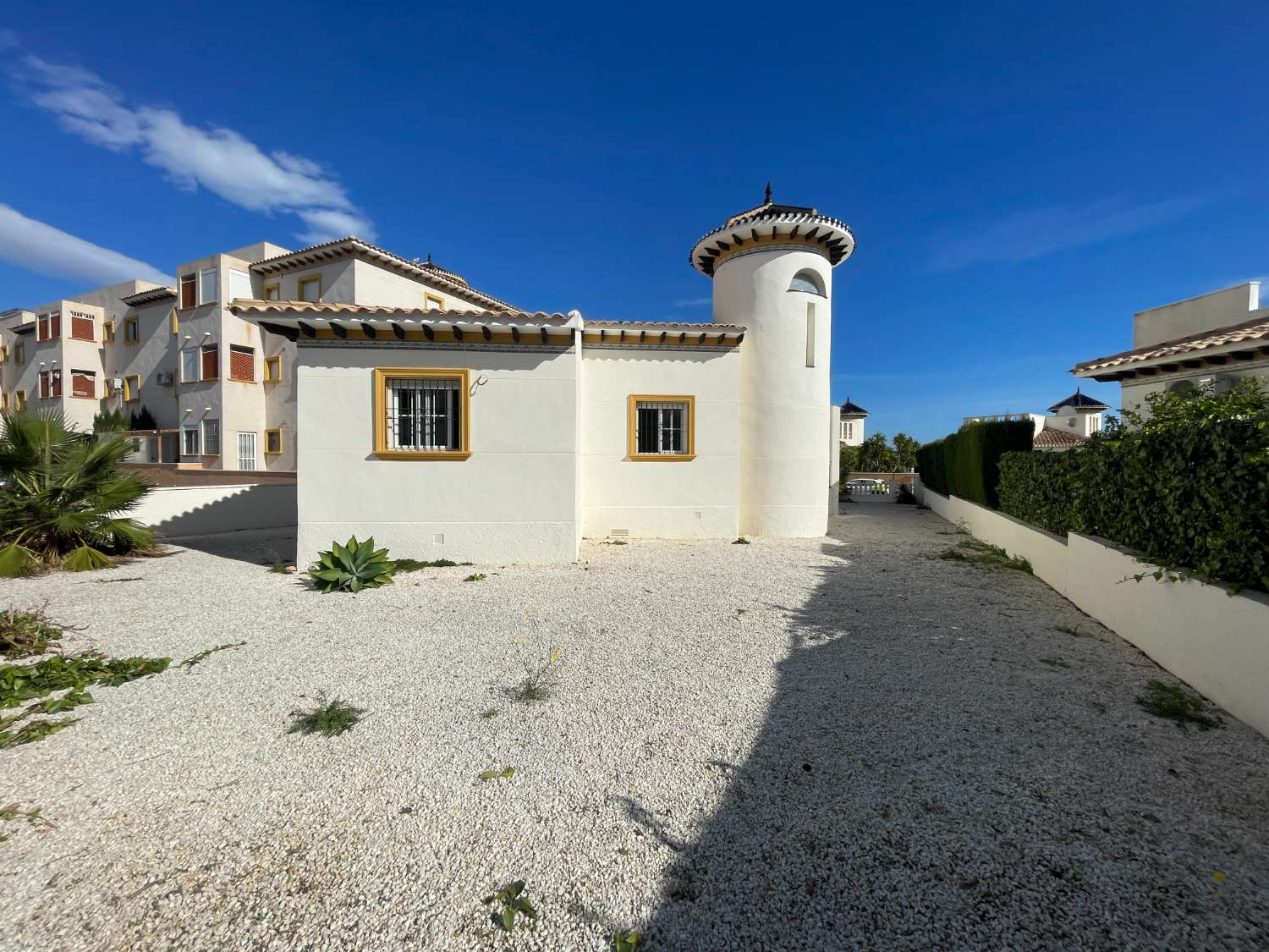 Villa de 3 dormitorios y 2 baños en Lomas de Cabo Roig.