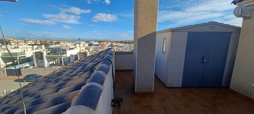 Hoekvilla met 3 slaapkamers en 2 badkamers