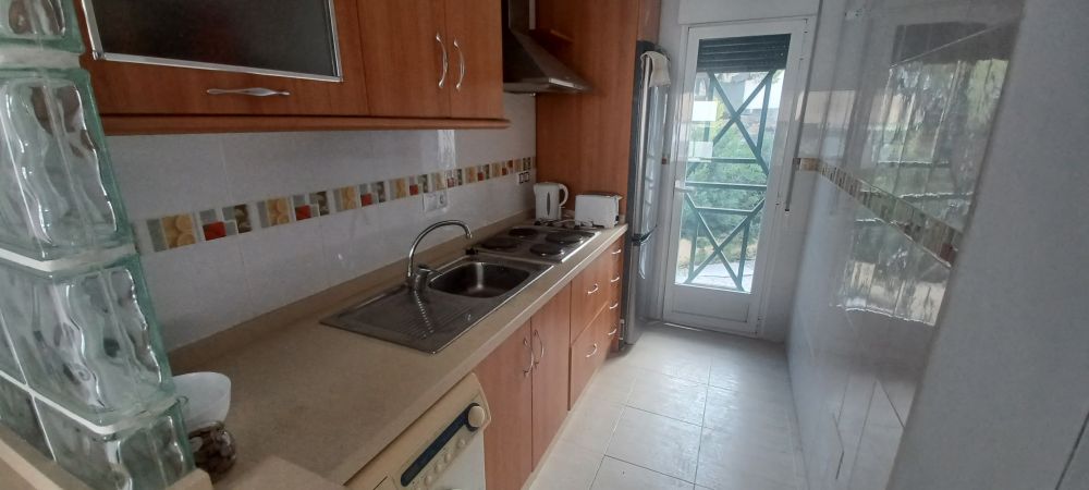 Grande casa a schiera con 3 camere da letto, 3 bagni, spazio esterno e seminterrato