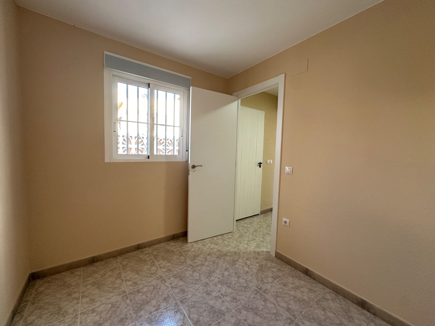 Duplex con 3 camere da letto e 2 bagni situato a La Florida, Orihuela costa. 2 piscine, casa ristrutturata !