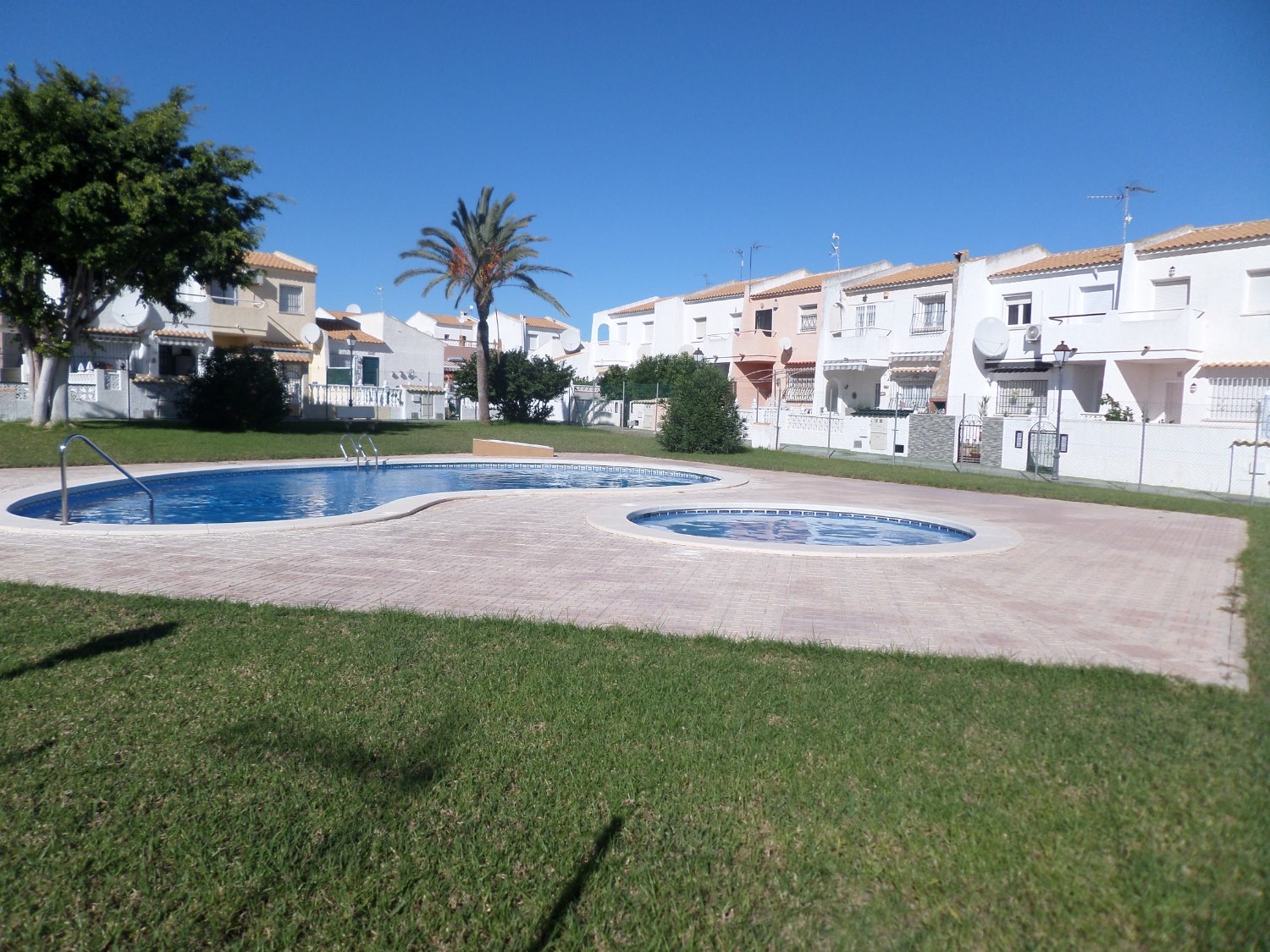 Duplex con 3 camere da letto e 2 bagni situato a La Florida, Orihuela costa. 2 piscine, casa ristrutturata !