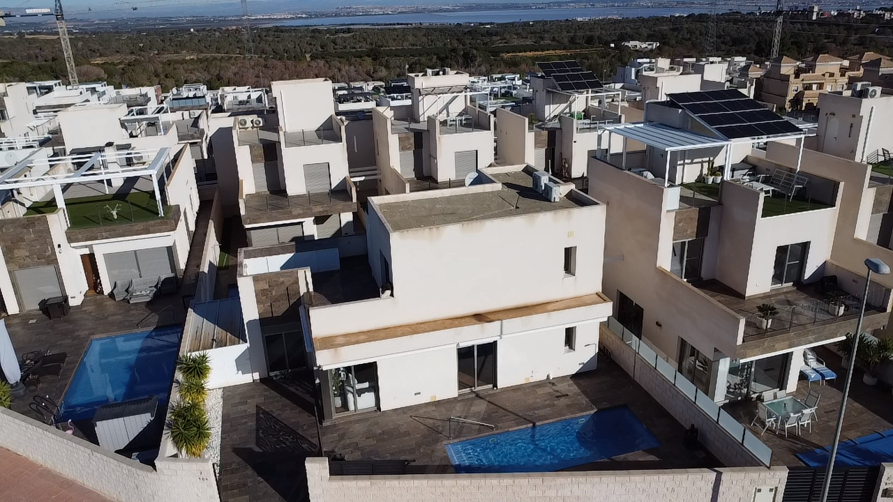 Bella casa con 3 camere da letto e piscina in zona tranquilla