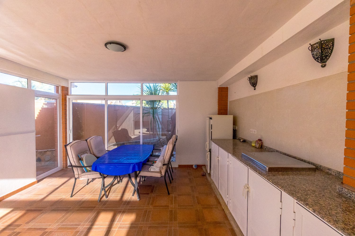 Villa con 4 camere da letto, 3 bagni, garage, sauna e piscina privata di acqua salata a La Florida Orihuela costa.