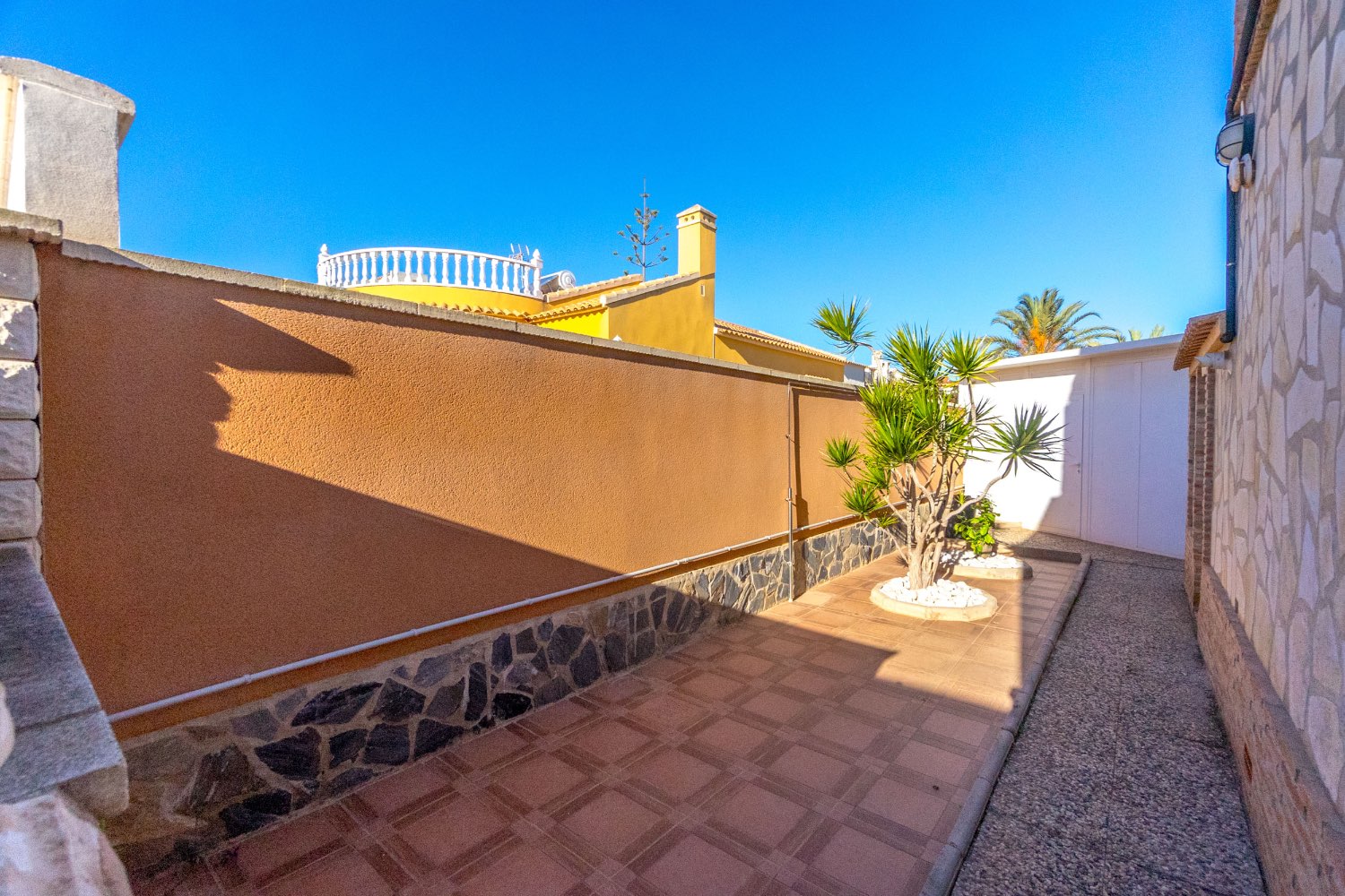 Villa con 4 camere da letto, 3 bagni, garage, sauna e piscina privata di acqua salata a La Florida Orihuela costa.