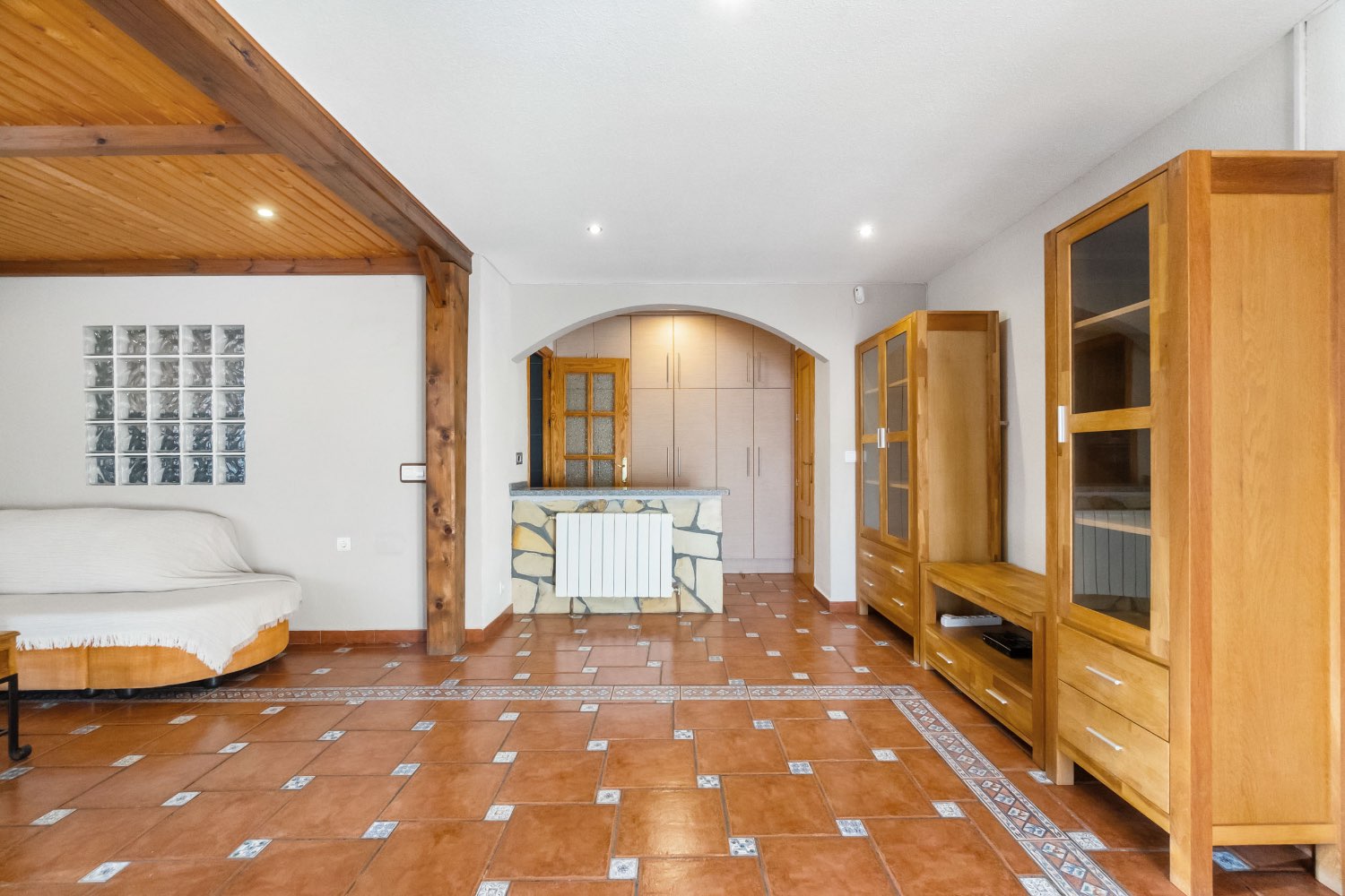 Villa con 4 camere da letto, 3 bagni, garage, sauna e piscina privata di acqua salata a La Florida Orihuela costa.