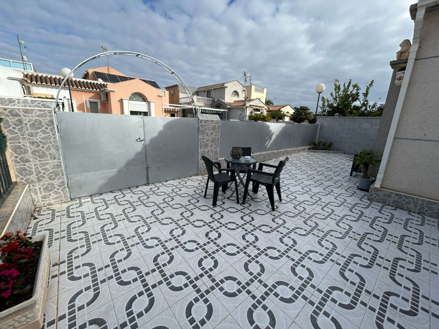 Viehättävä 2 makuuhuoneen bungalow lähellä Torreviejan vaaleanpunaista järveä