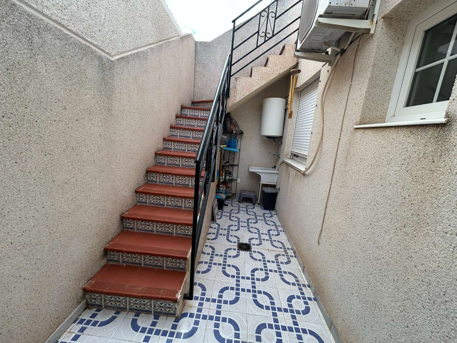 Viehättävä 2 makuuhuoneen bungalow lähellä Torreviejan vaaleanpunaista järveä